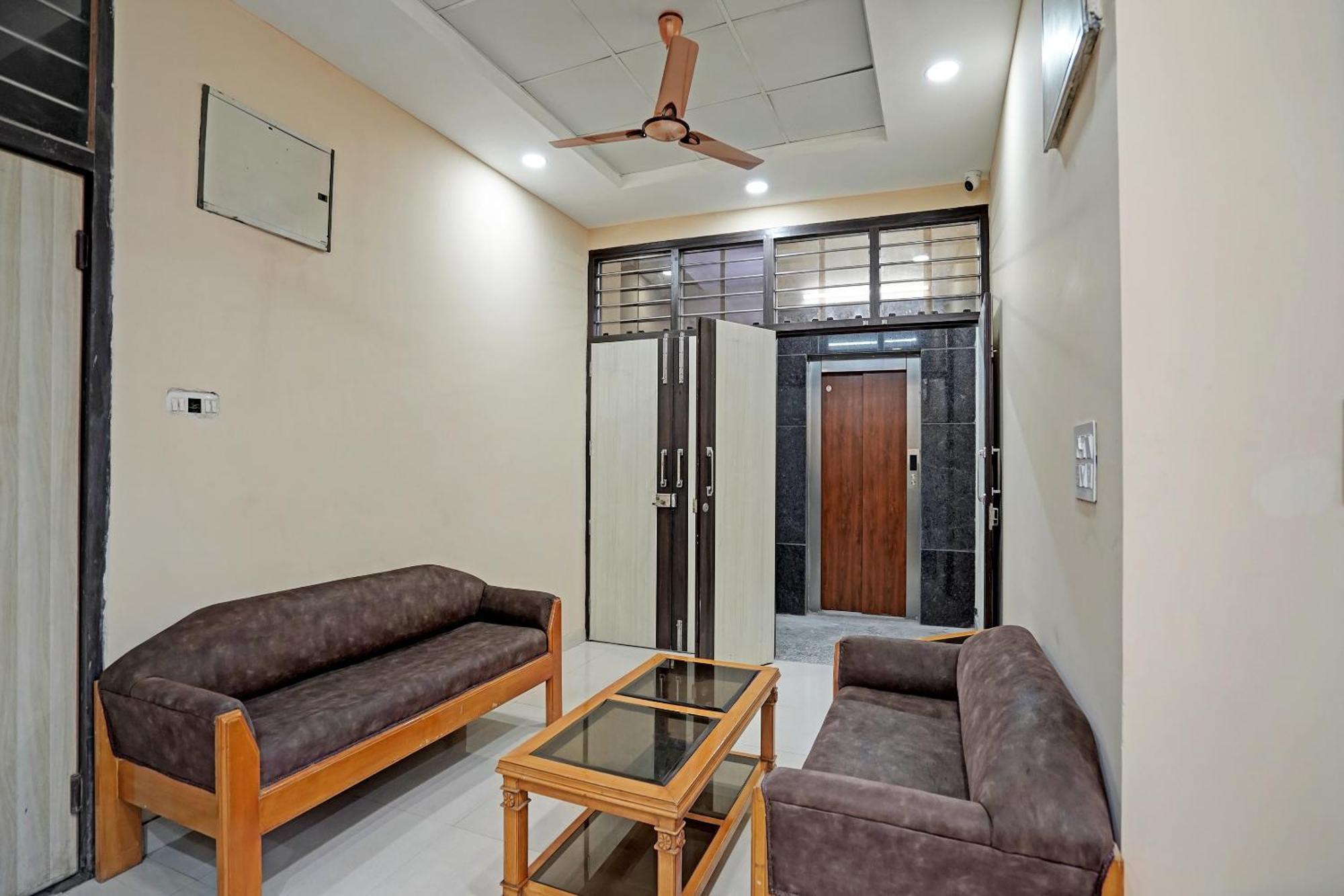 Prem Dulexe' 200 M From Railway Station Hotel 3*